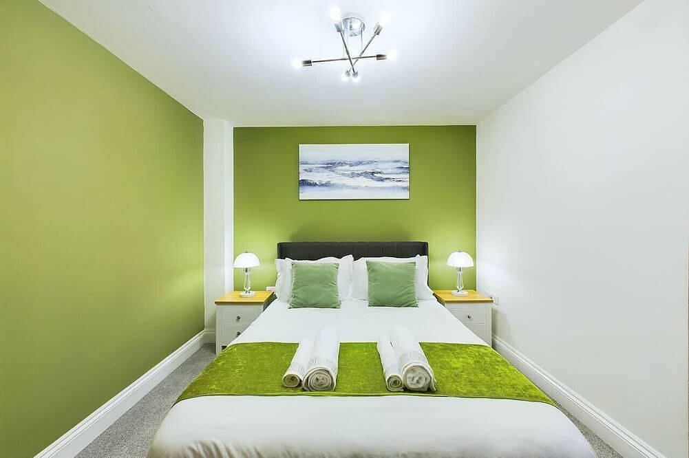 Modern Beach House | Sleeps 6 | 2 Minutes to Beach in Newquay, Cornwall