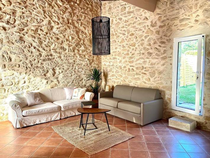 Gîte pour 4 personnes, avec terrasse ainsi que jacuzzi et jardin à Illats