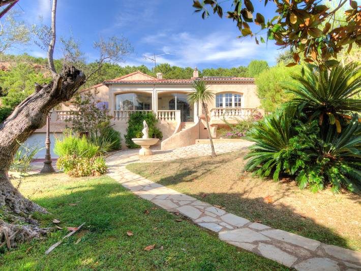 Location de vacances pour 8 personnes, avec terrasse et jardin à Saint-Raphaël - 2