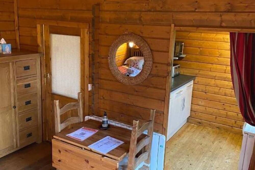 Entire apartment, Log Cabin - with log burner on decking in Glencoe, Highlands