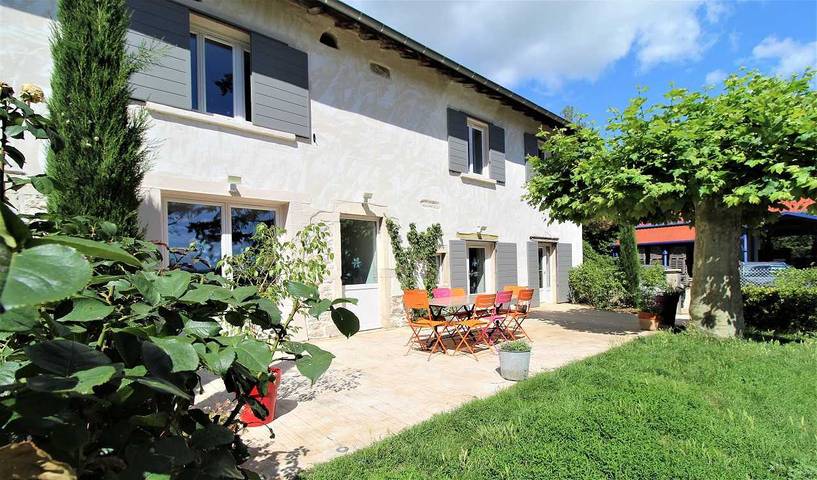 Gîte pour 14 personnes, avec jardin et terrasse dans Rhône - 2