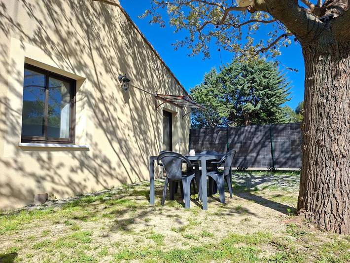Gîte pour 4 personnes, avec terrasse et jardin à Buzignargues