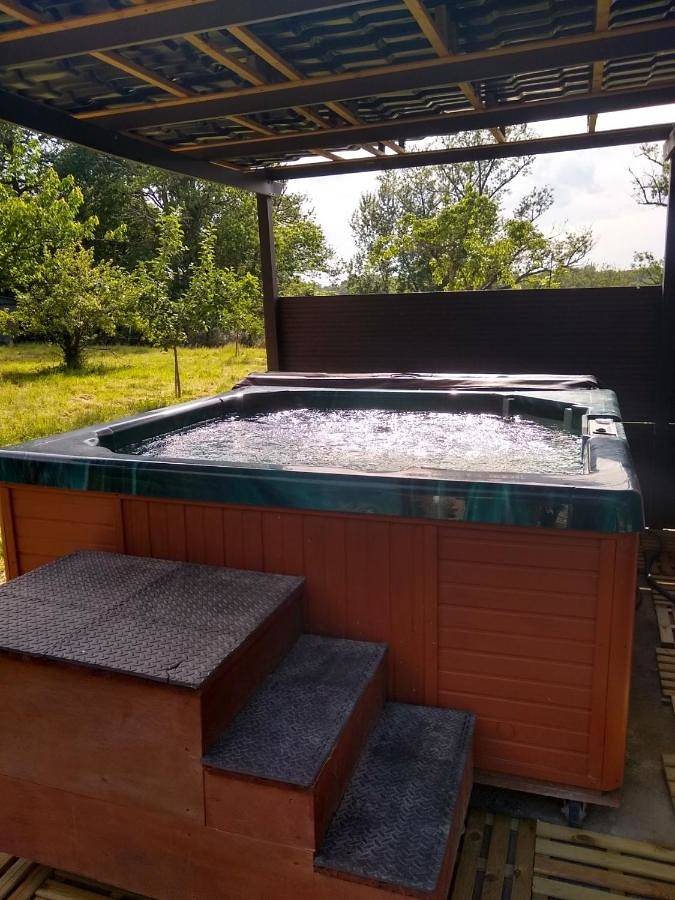 Location de vacances pour 10 personnes, avec jacuzzi ainsi que jardin et piscine, adapté aux familles à Aire-sur-l'Adour - 3