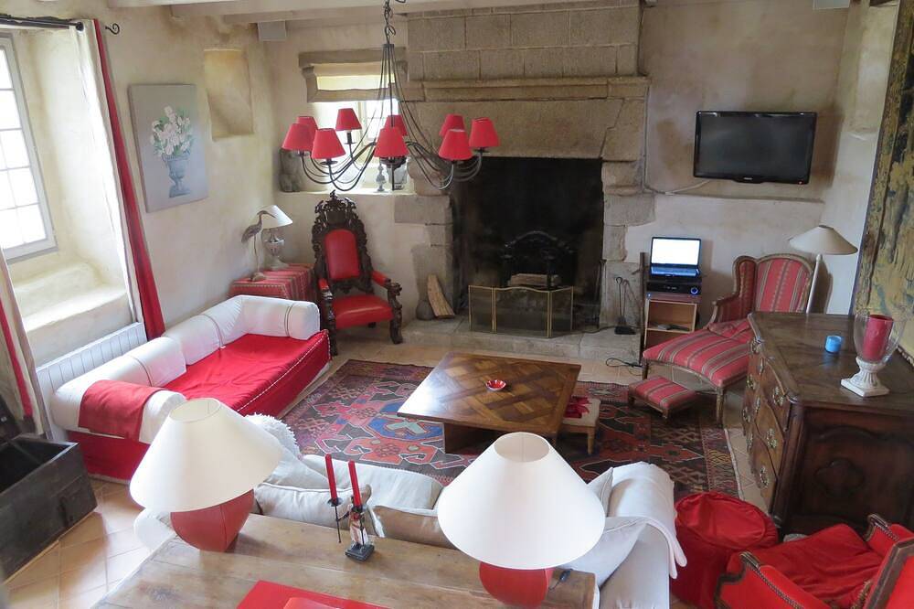 Bauernhof Charakter in der Mitte der Ebene in Meeresnähe in Pleudaniel, Rosa Granitküste