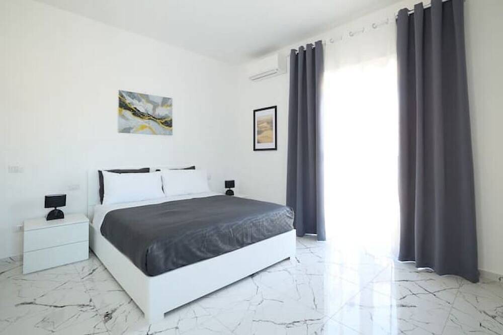Elmi 2 Elegant Suite with Balcony, Wi-Fi, and Free Parking in Arona (Lago Maggiore), Arona Gemeinde