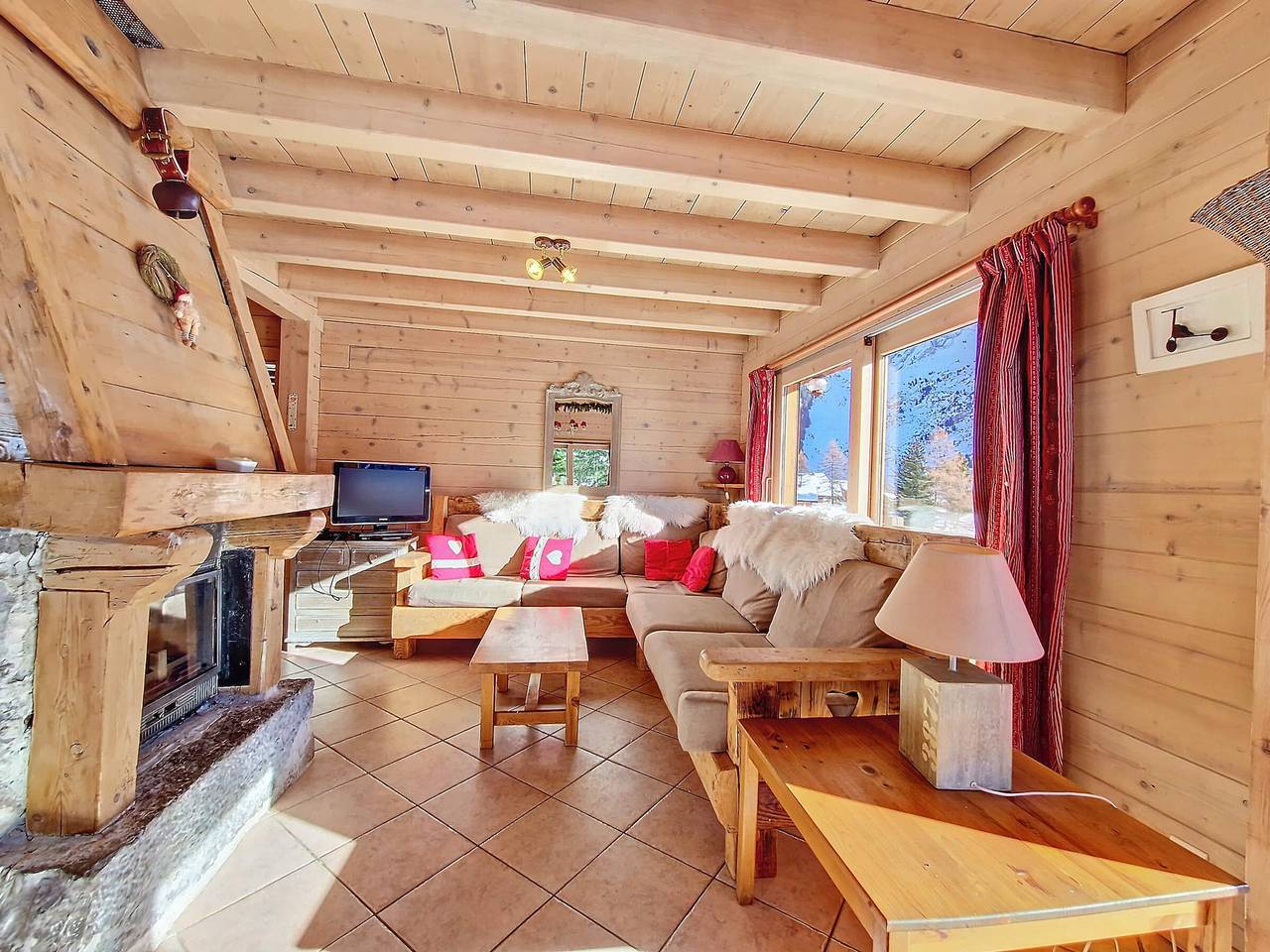 Cozy chalet in La Clusaz, 9 guests, parking in Lac des Confins, La Clusaz