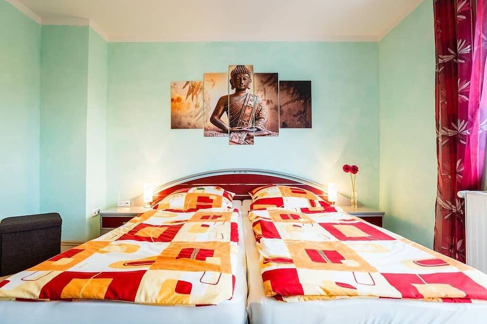 Ganze Wohnung, Messenähe - Schöne, helle 3-Zimmerwohnung, 70 m² in Mülheim Köln, St. Clemens und Mauritius