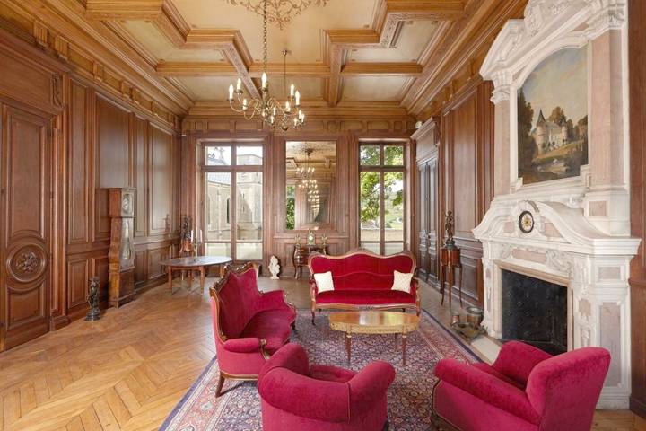 Hôtel pour 2 personnes, avec terrasse ainsi que vue et jardin, animaux acceptés à Rully - 4