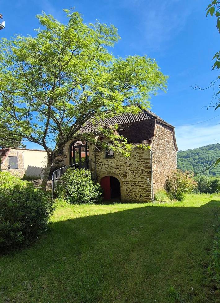 Location de vacances pour 4 personnes, avec jardin, adapté aux familles à Gagnac-sur-Cère