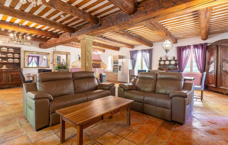 Location de vacances pour 8 personnes, avec terrasse ainsi que jardin et piscine, animaux acceptés à Apt - 3