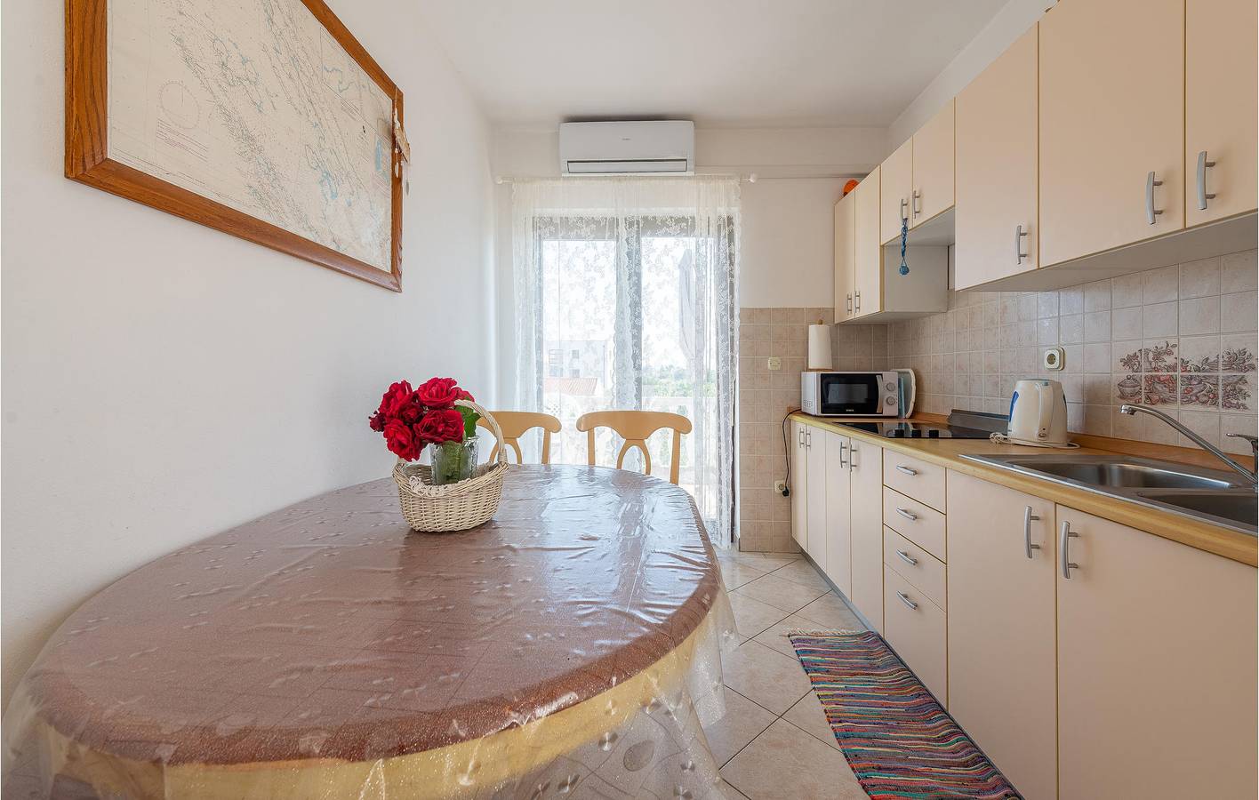 Ganze Ferienwohnung, Gemütliche Ferienwohnung mit Meerblick, Terrasse und Parkplatz, 200 m von der Küste entfernt in Privlaka, Zadar