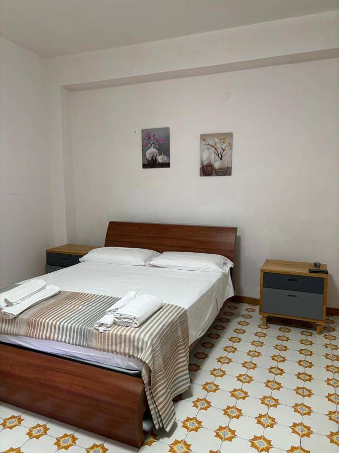 Double Room with Shared Bathroom in Battipaglia, Provincia di Salerno