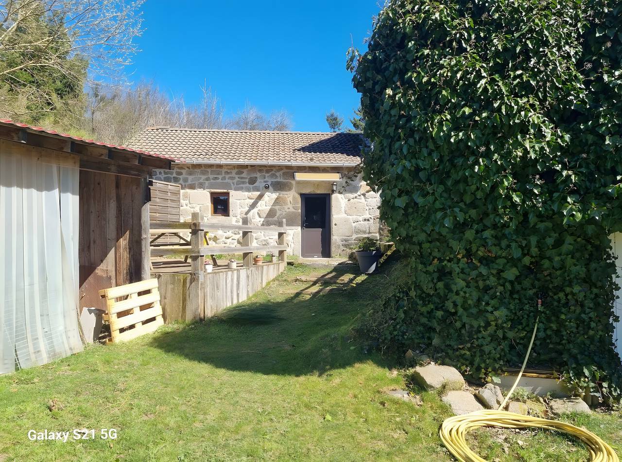 Cottage 'Petit Gite Du Moulin De Gorre' mit privater Terrasse und Wlan in Montregard, Haute-Loire