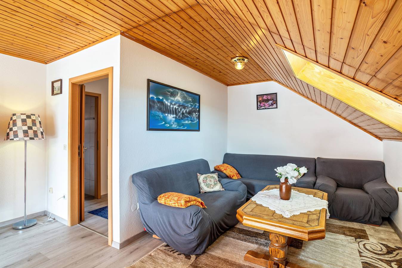 Entire apartment, Apartment "Haus Günter und Valeria" with Mountain View, Shared Terrace & Wi-Fi in Gossersweiler-Stein, Trifelsland