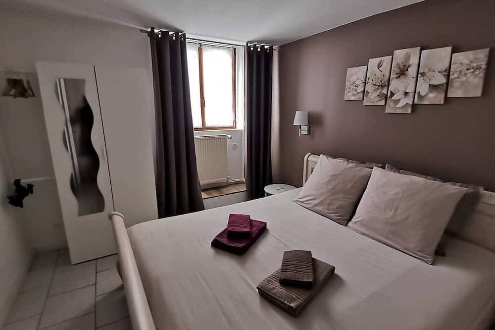 Entire apartment, Our holiday home is the perfect place for travelers looking for a comfortable and modern accommodation, located near main roads. You will feel at home in our fully renovated apartment, which can accommodate up to 4 people. in Soultz-Haut-Rhin, Parc naturel régional des Ballons des Vosges