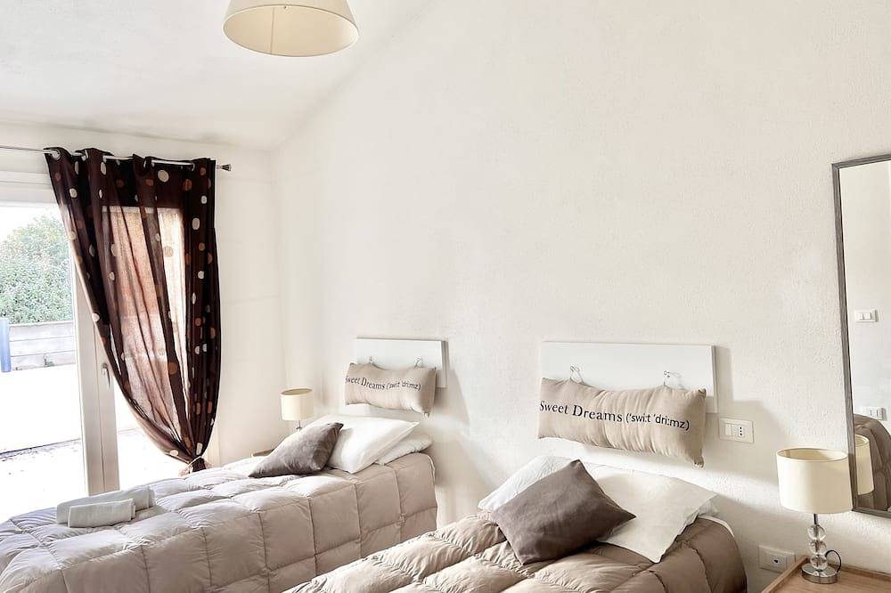 Villa con 2 camere da letto, piscina privata, vicino alla spiaggia e ai negozi, di recente costruzione in Codaruina/Valledoria, Valledoria