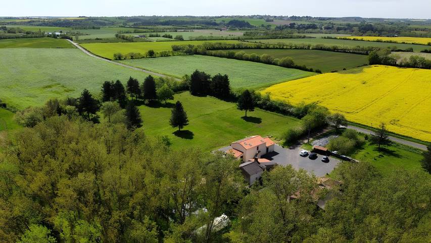 Location de vacances pour 12 personnes, avec jardin et jacuzzi dans Mauges-sur-Loire - 3