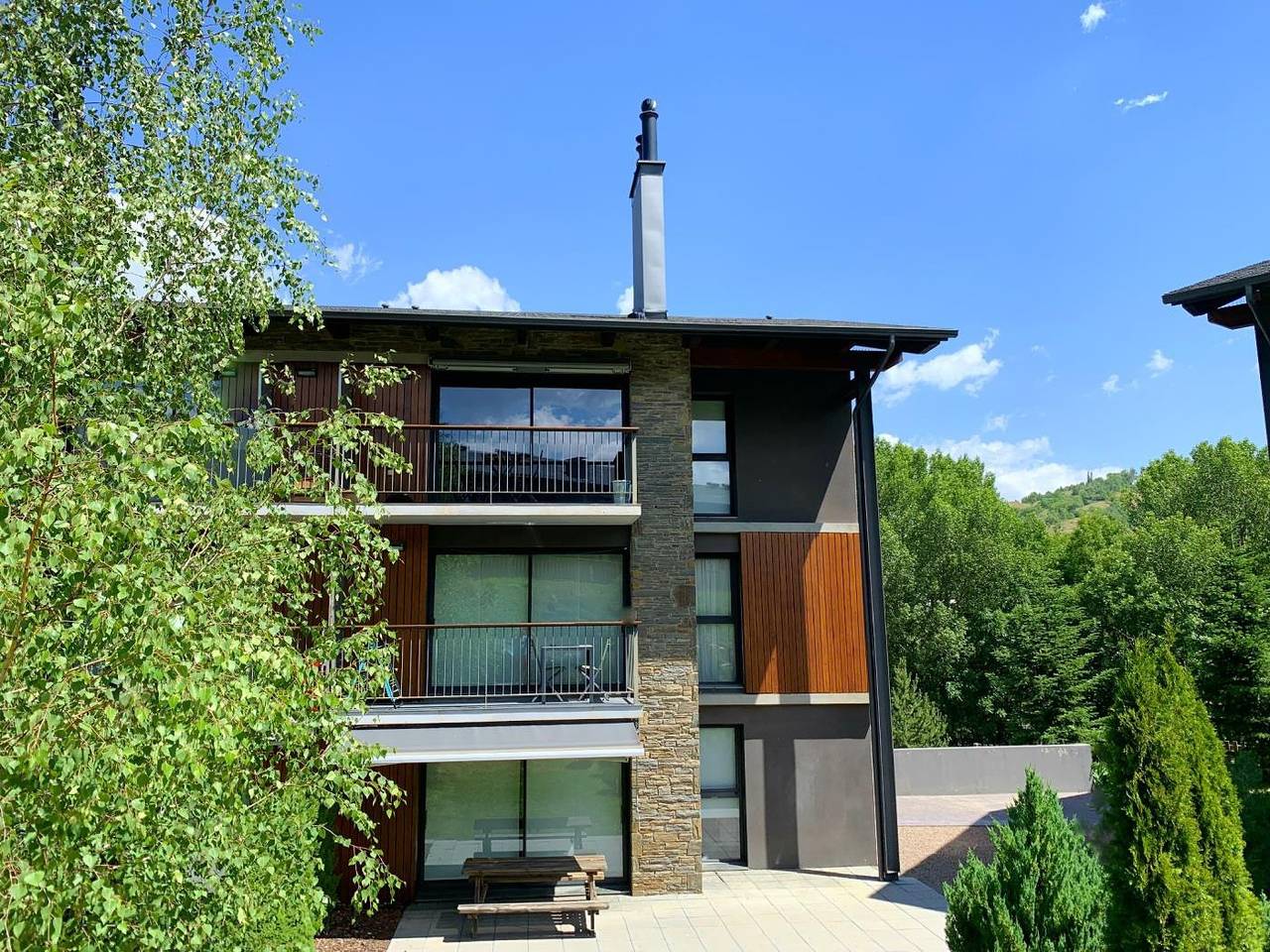 Ganze Ferienwohnung, 2-bedroom Apartment, 5 guests. Views, Fireplace, Heated swimming pool in Saillagouse, Parc naturel régional des Pyrénées catalanes