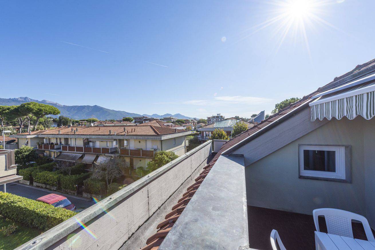 Entire apartment, Suite Fiorella 2 By Mmega in Marina di Massa, Massa