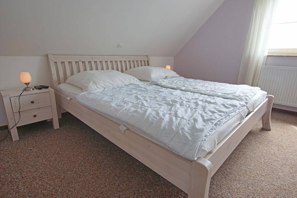 Villa Jenny mit Außenpool - 350 m Zum Ostseestrand in Wohlenberg, Klütz