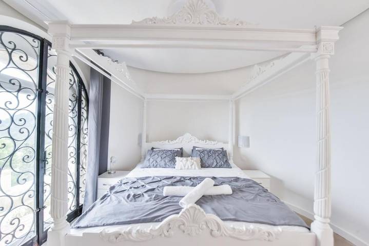 Location de vacances pour 10 personnes, avec sauna et vue ainsi que jardin et piscine à La Turbie - 4