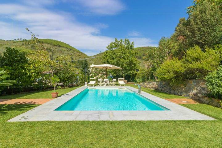 Location de vacances pour 6 personnes, avec terrasse et jardin, adapté aux familles à Capannori