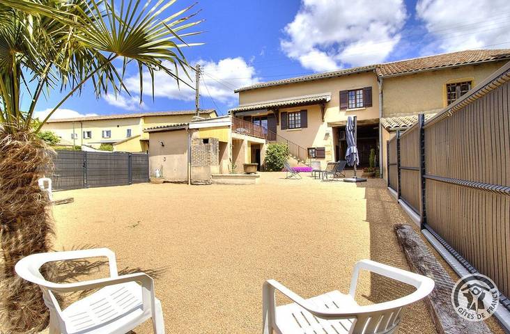 Gîte pour 4 personnes, avec Terrasse et Jardin à Chénas