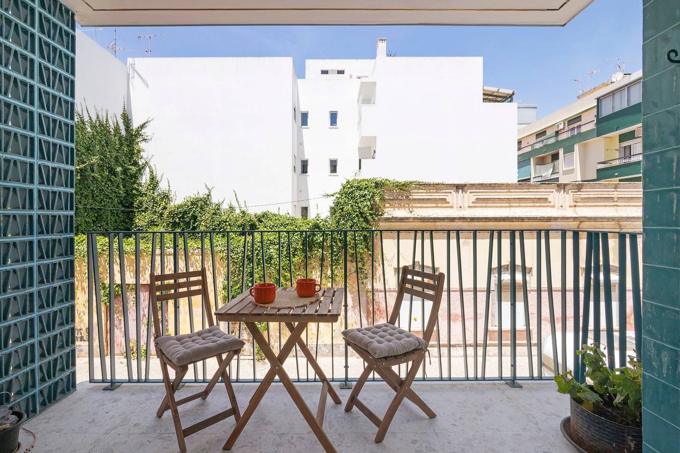 Apartamento inteiro, Apartamento 'Casa Verde Rio' com Varanda, Wi-Fi e Ar Condicionado in Vila Real de Santo António, Distrito de Faro