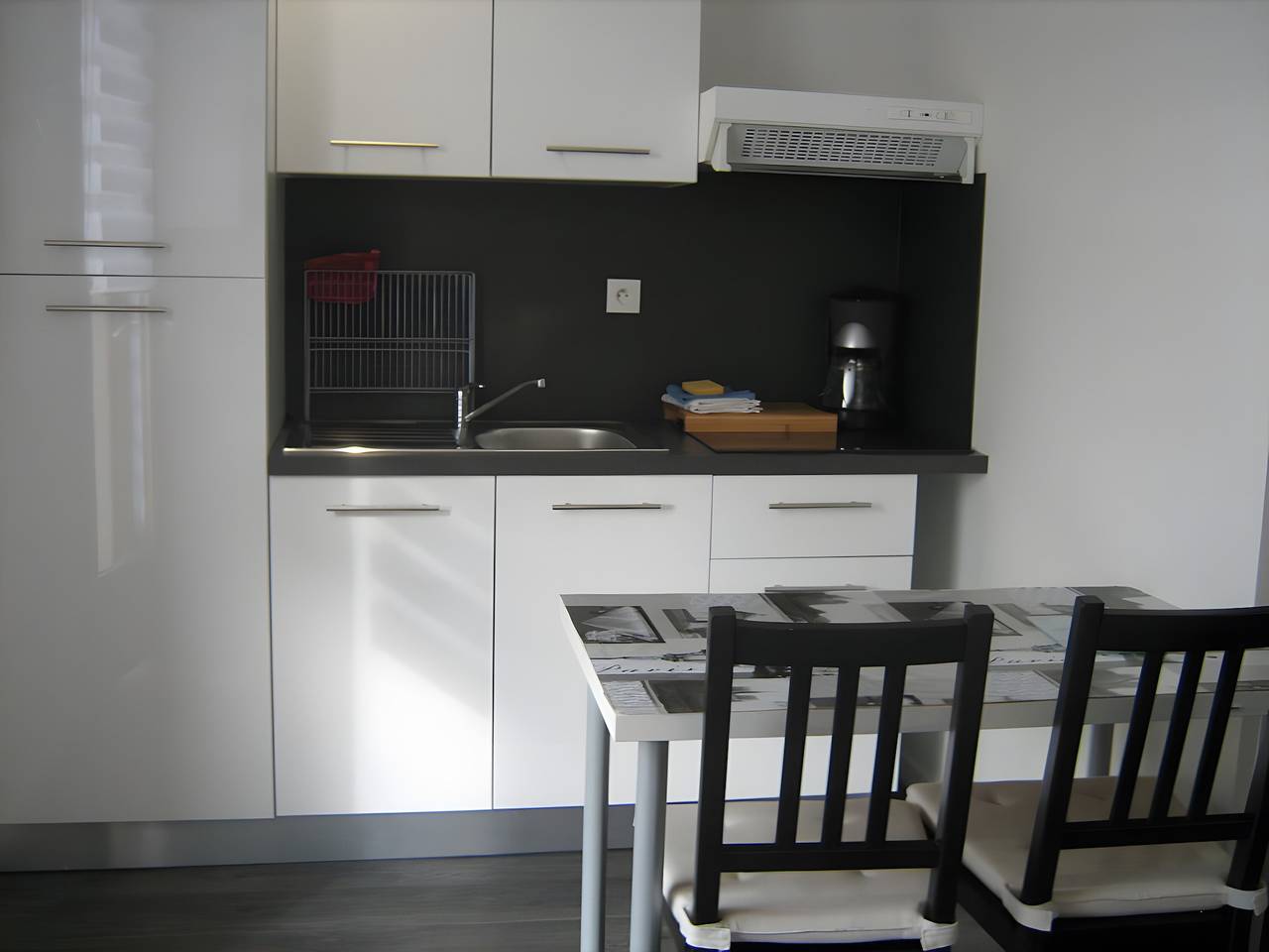 Studio entier, Studio « Le Laurier » avec terrasse privée, jardin commun et Wi-Fi in Lherm, Haute-Garonne