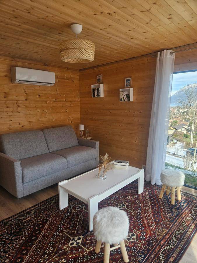 Chalet pour 2 personnes, avec Terrasse et Jardin ainsi que Vue et Vue sur le lac à Saint-Jorioz
