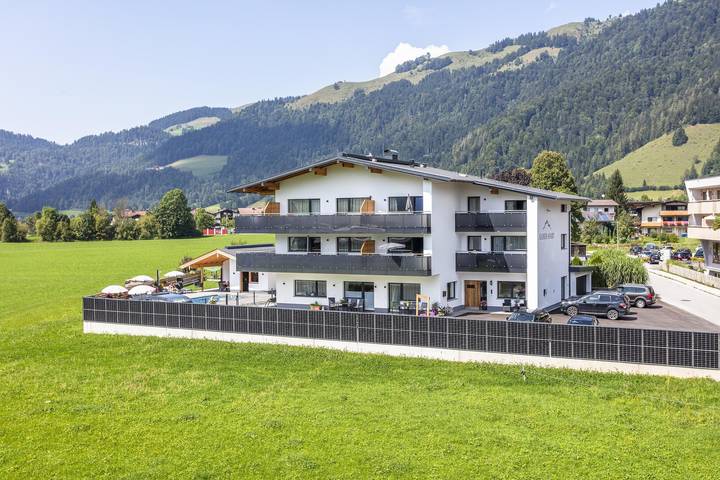 Ferienwohnung für 4 Personen, mit Balkon und Terrasse sowie Garten und Pool in Walchsee