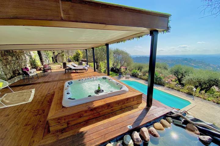 Villa pour 9 personnes, avec Balcon et Jacuzzi ainsi que Jardin et Sauna