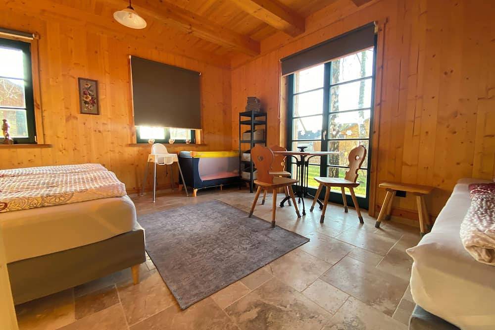 Kastanienhaus am See bei der Louvine für 12 Gäste mit Außensauna und -Whirlpool in Oberuckersee, Uckermark