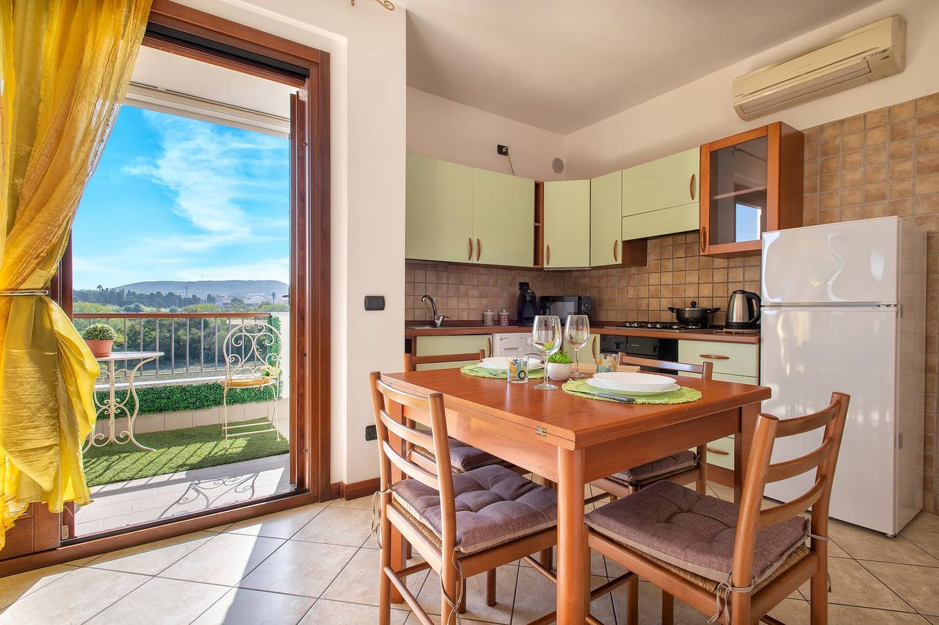 Ganze Wohnung, Ferienwohnung 'Casa Vacanze Emma' mit Bergblick, Wlan und Klimaanlage in Pivarada, Sassari Provinz