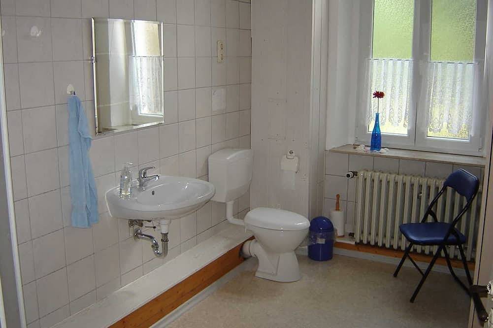 Doppelzimmer mit Gemeinschafts-Etagenbad - Privatzimmer - P. Krol in Erfurt, Thüringer Kernland