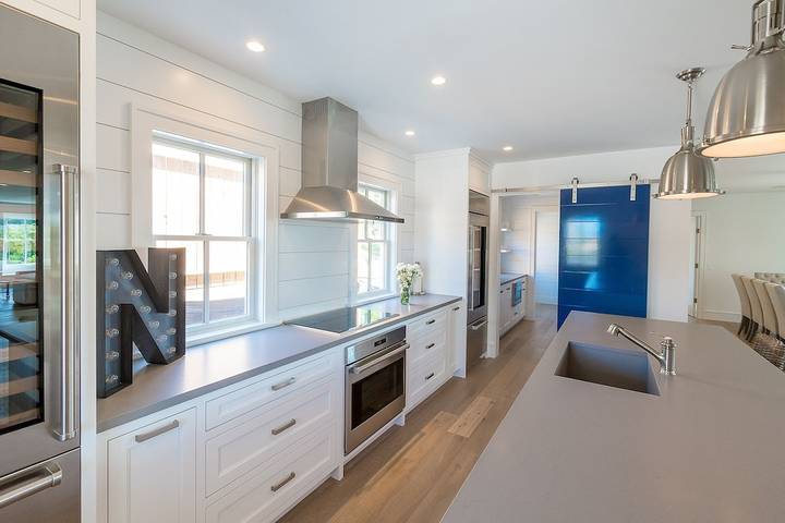 Vacation rental for 23 people, with yard and hot tub in Nantucket Island