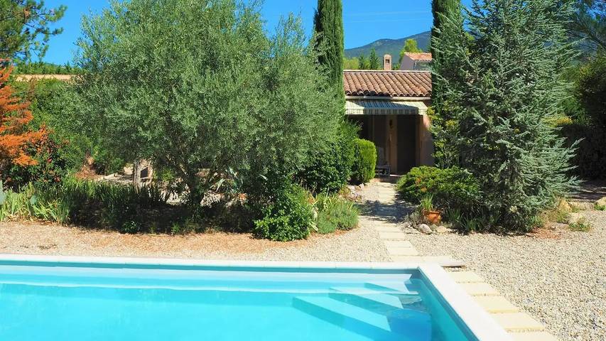 Ferienhaus für 6 Personen, mit Terrasse und Pool - 1
