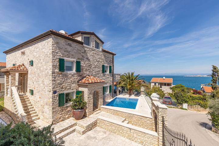 Villa für 6 Personen, mit Balkon/Terrasse und Garten sowie Pool in Umag