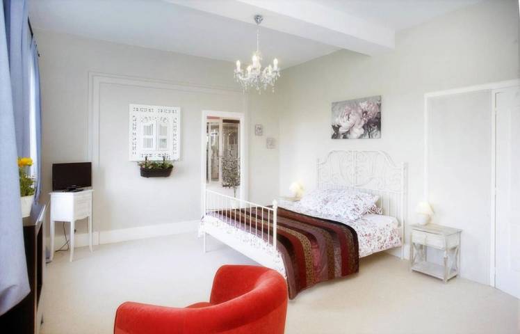 Chambre d’hôte pour 2 personnes, avec vue sur le lac et piscine ainsi que vue et terrasse, animaux acceptés à Roanne - 4