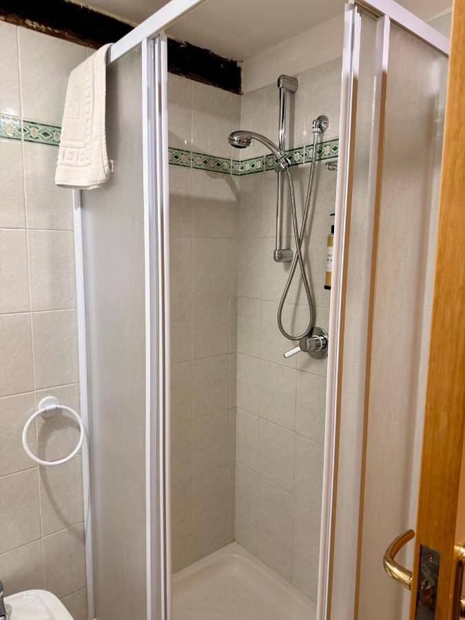 Double Room with Private Bathroom in Sarnano, Parco nazionale dei Monti Sibillini