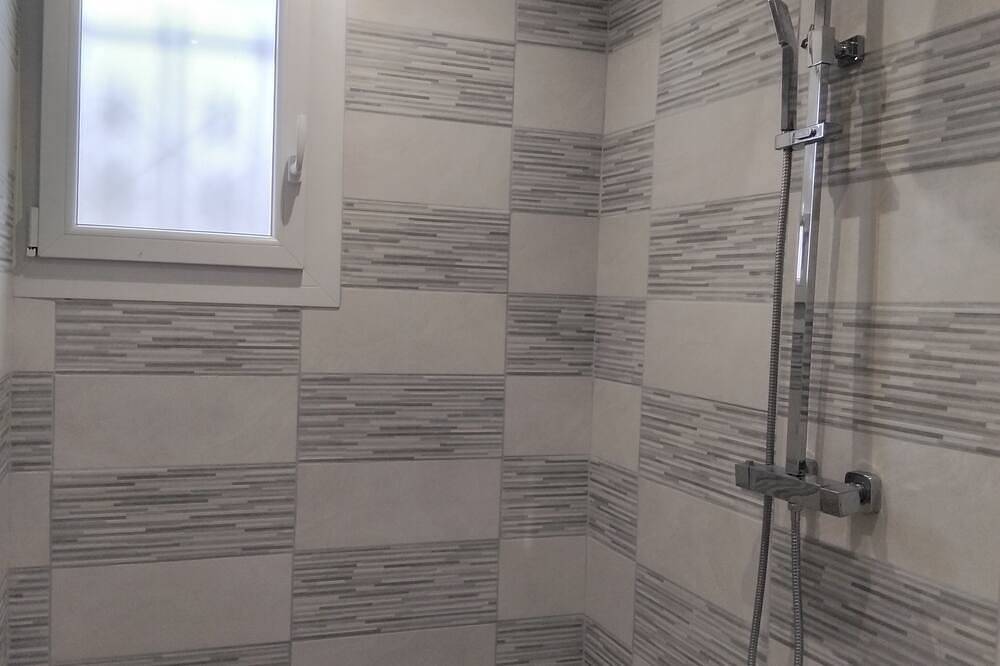 House 115m² with swimming pool, 20 min from Bordeaux center Tram 500m. in Eysines, Región de Burdeos