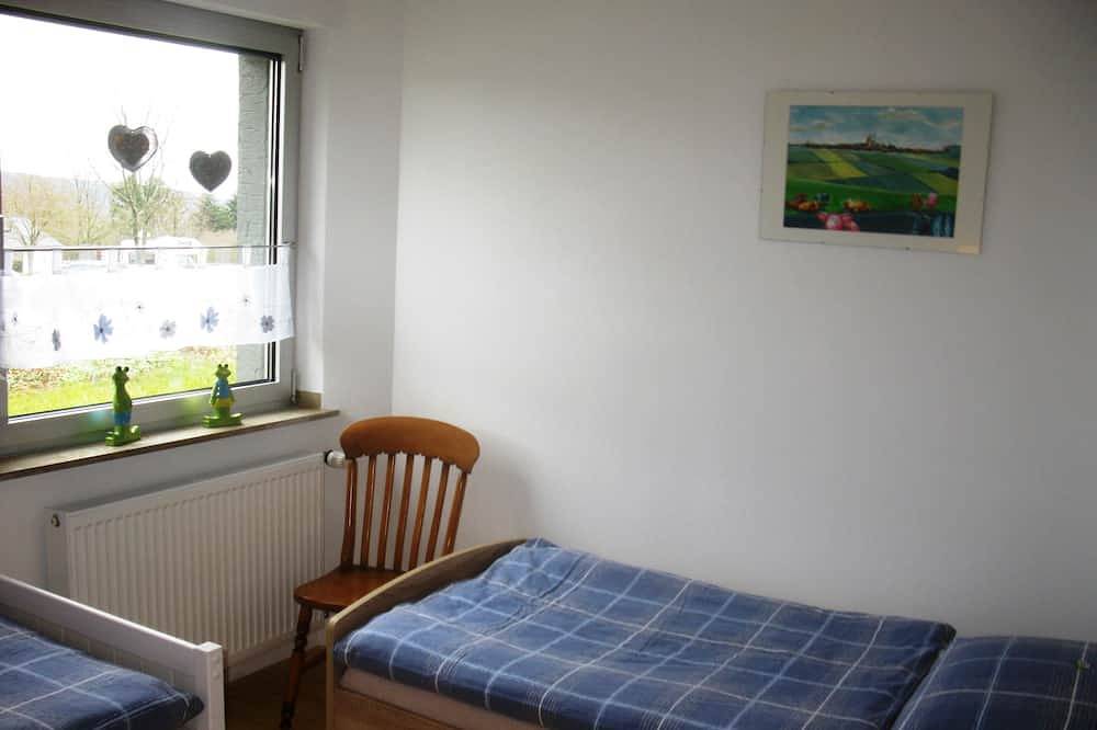 Ganze Wohnung, Ferienwohnung Auwald im E.G., Rollstuhlgerecht115-125€ pro Nacht + Gebühren etc in Bergstein, Hürtgenwald