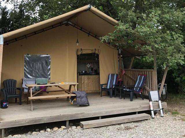 Tente pour 4 personnes, avec piscine et jardin dans les Pyrénées-Orientales