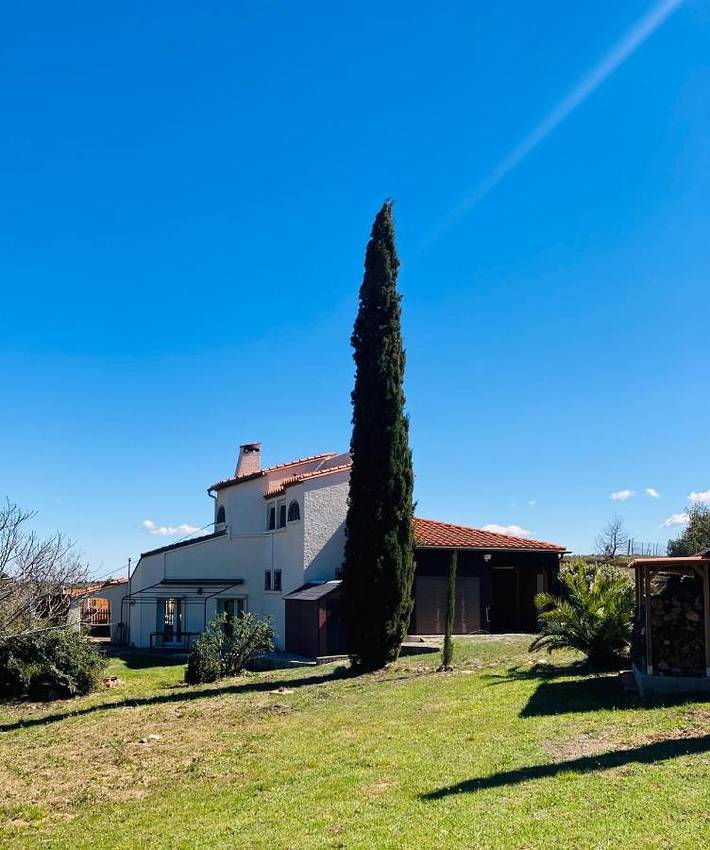 Villa pour 4 personnes, avec Balcon et Terrasse ainsi que Jardin et Piscine