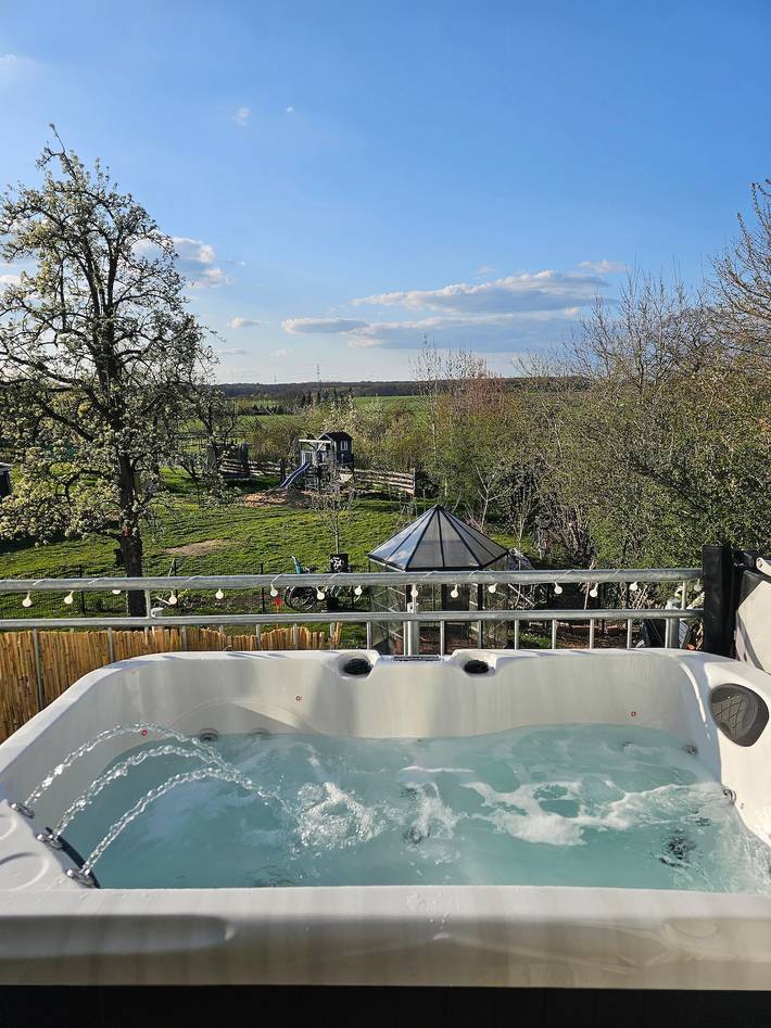 Ferienhaus für 6 Personen, mit Balkon und Whirlpool