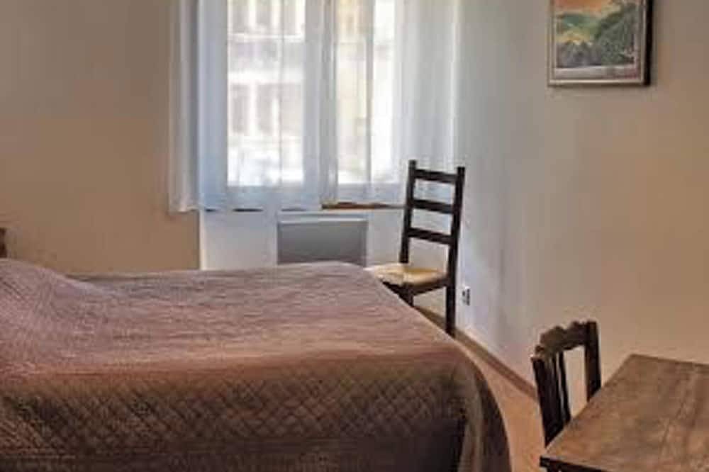 Entire apartment, Homerez - Apt. St-Pierre Chartreuse, mountain view. in Saint-Pierre-de-Chartreuse, Isère