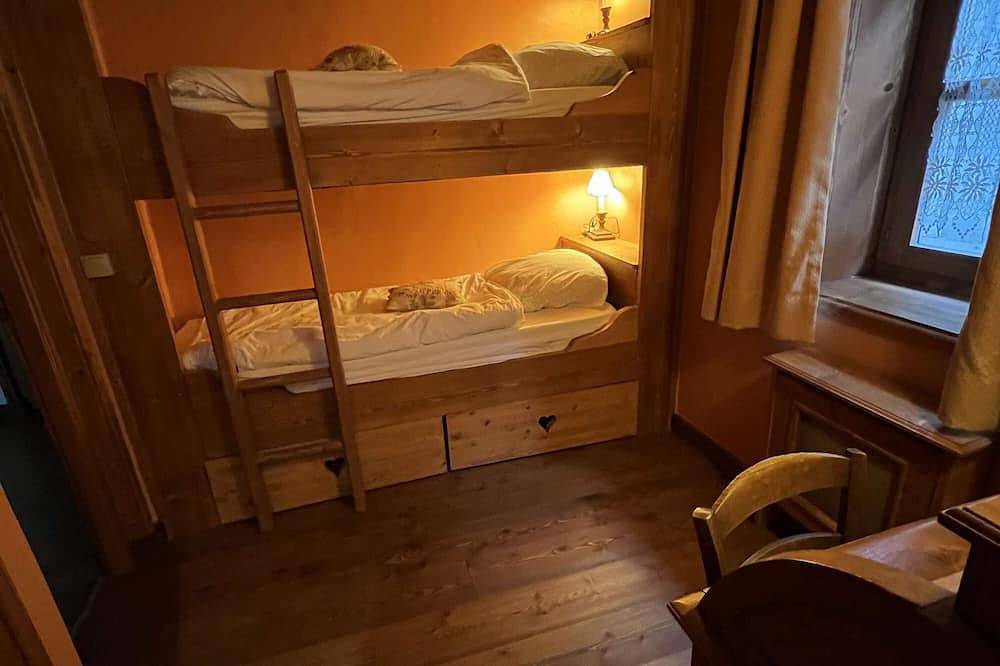 Charming Savoyard chalet in a quiet area with mountain views in Sainte-Foy-Tarentaise, Rutor-Gruppe