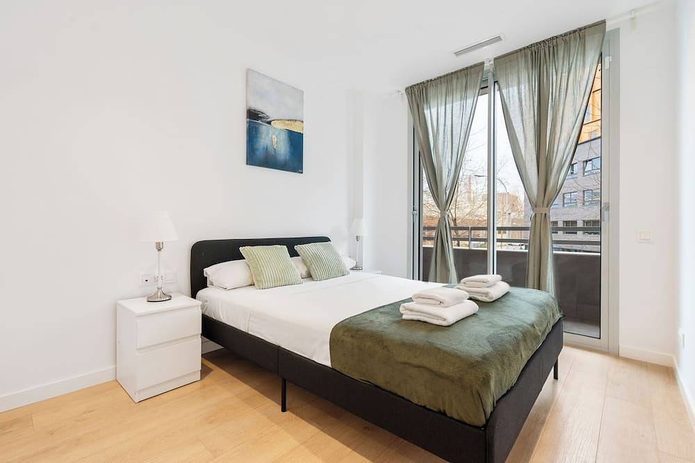 Entire apartment, Modern Diagonal Mar Oasis: 2Br Apartment with Pools & Parking in Barcelona, Barcelonès
