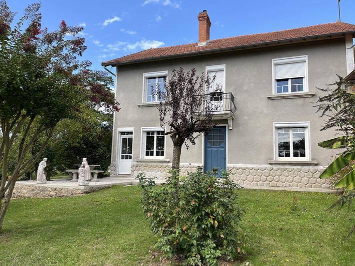 Gîte pour 9 personnes, avec terrasse - 1