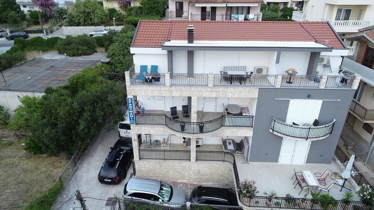 Ganze Wohnung, 1-Zimmer-Ferienwohnung mit Balkon und Meerblick Makarska A-21911-b in Makarska, Makarska Riviera